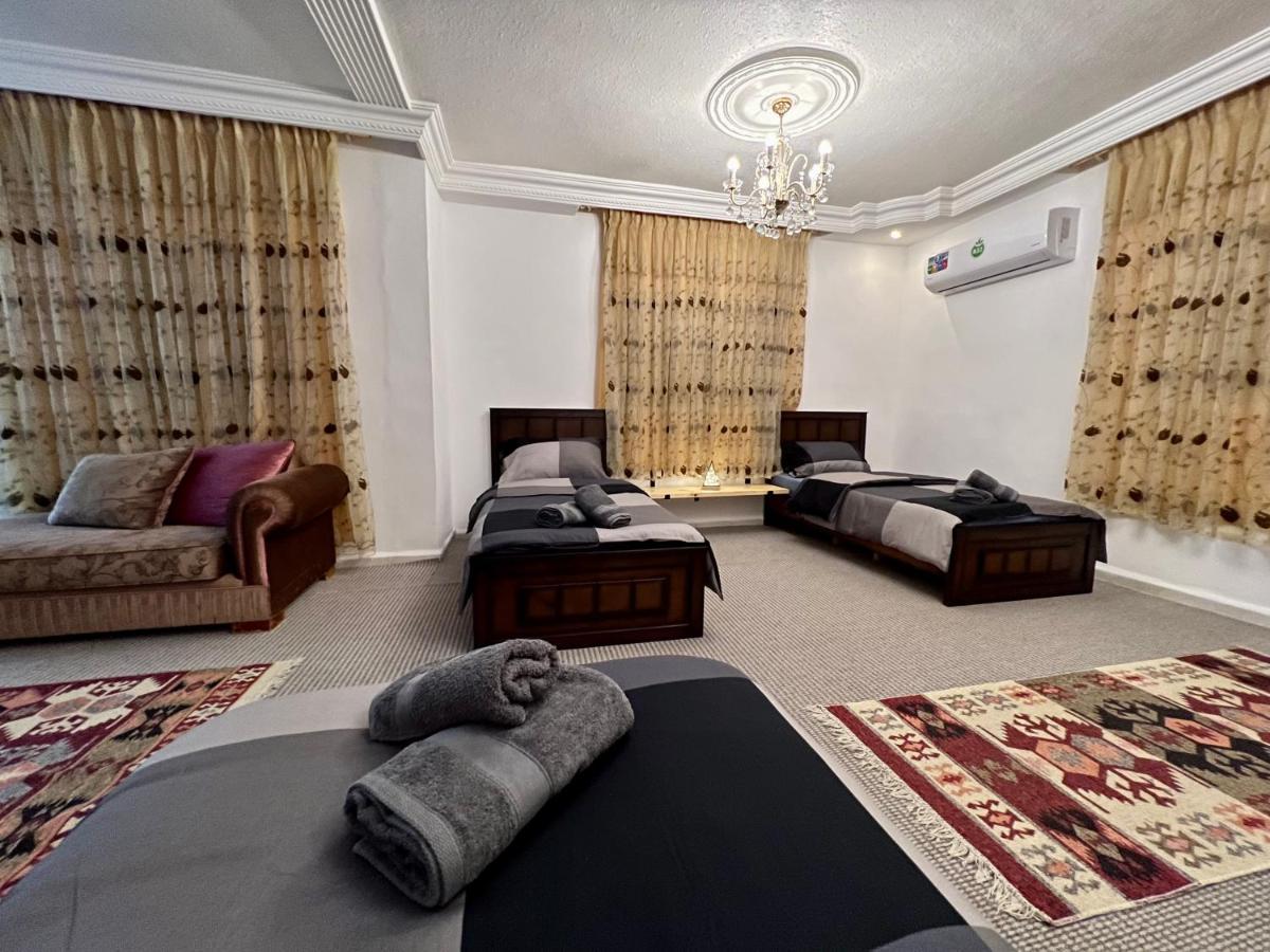 รีแล็กซิง โอเอซิส วิลลา Apartment วาดี มูซา ภายนอก รูปภาพ