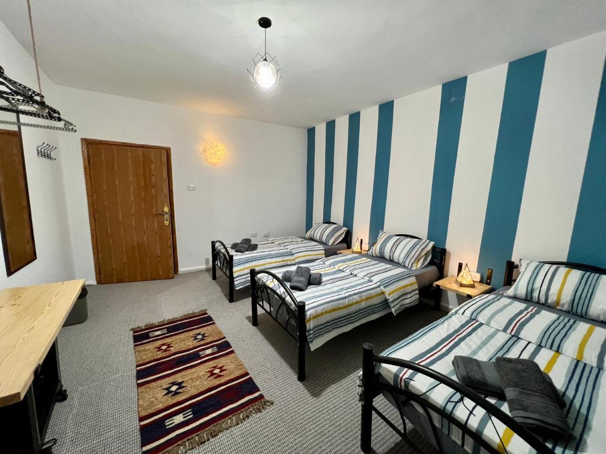 รีแล็กซิง โอเอซิส วิลลา Apartment วาดี มูซา ภายนอก รูปภาพ